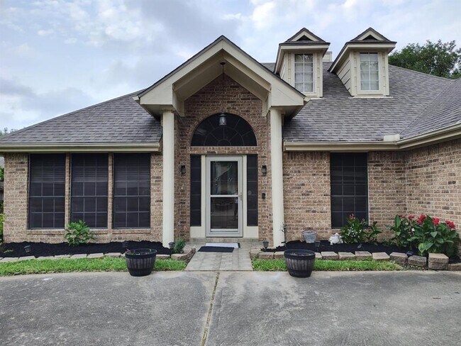 Foto del edificio - 1813 Oakwood Dr E