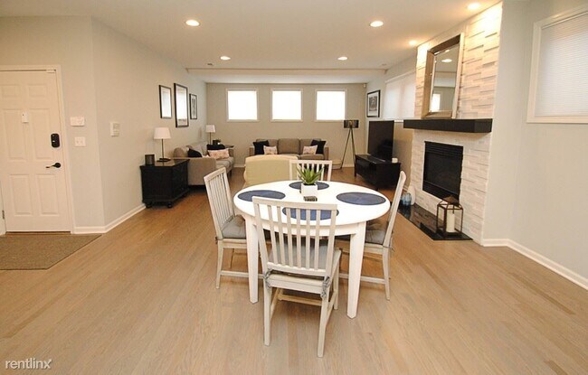 Building Photo - 2 br, 2 bath Condo - 1539 N Wicker Park Ave