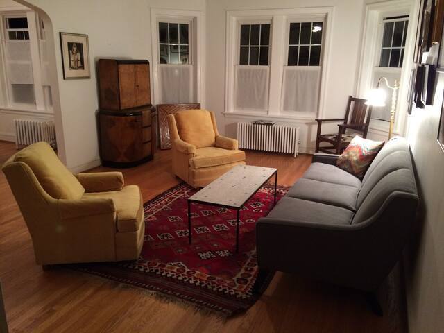 Foto del edificio - 1459 W Elmdale Ave