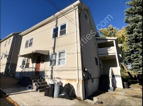 Building Photo - 910 W Linden St