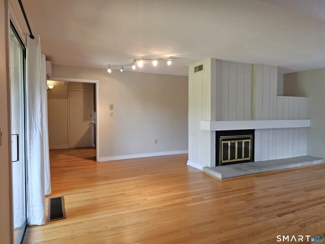 Building Photo - 83 Mallard Dr