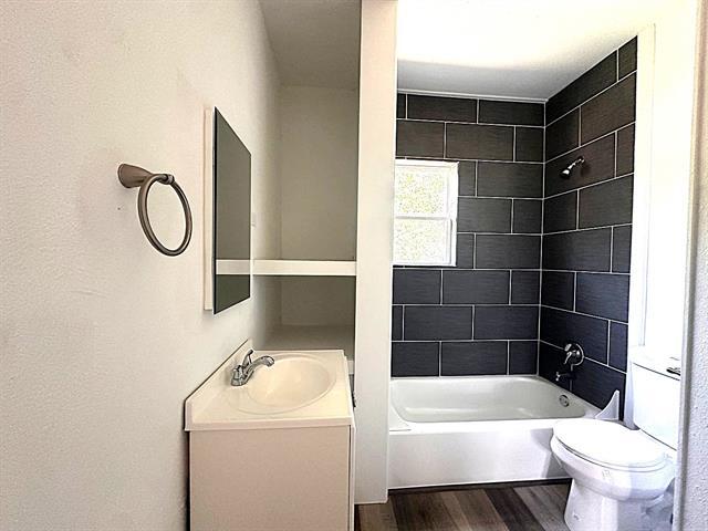 Foto del edificio - 2108 Ave D