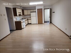 Building Photo - 7846 Highland Scenic Dr