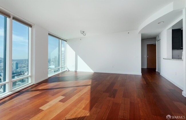 Building Photo - 425 1st St