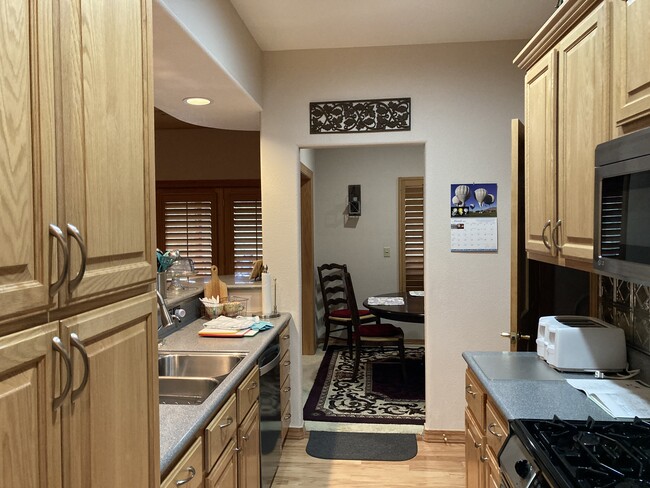 Building Photo - 205 Racquet Dr