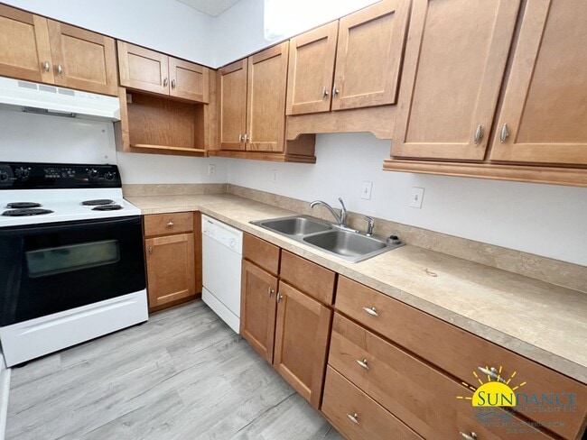 Building Photo - 1 mile East of Hurlburt AFB, beautiful Cedars condo!