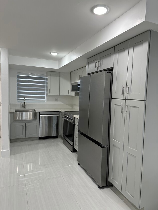 Foto principal - 9367 Fontainebleau Blvd