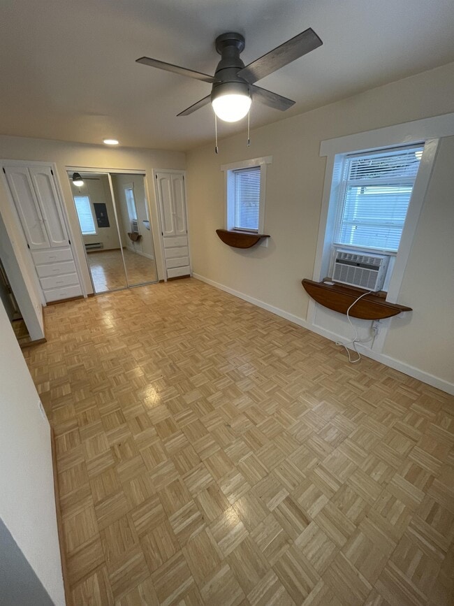 Building Photo - 3859 Midway Ave NE