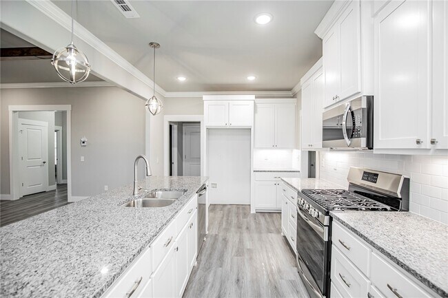 Building Photo - 1824 Seay Cir