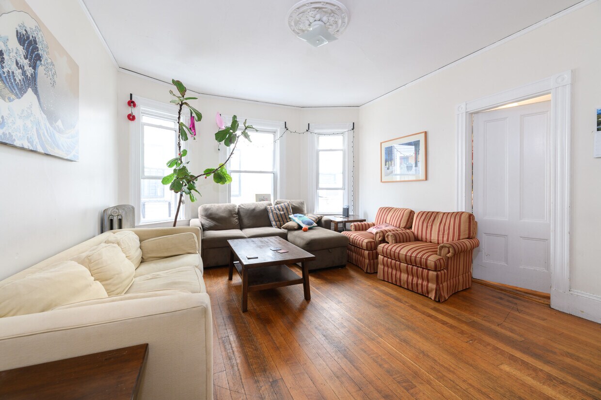 Primary Photo - 23 Trowbridge St
