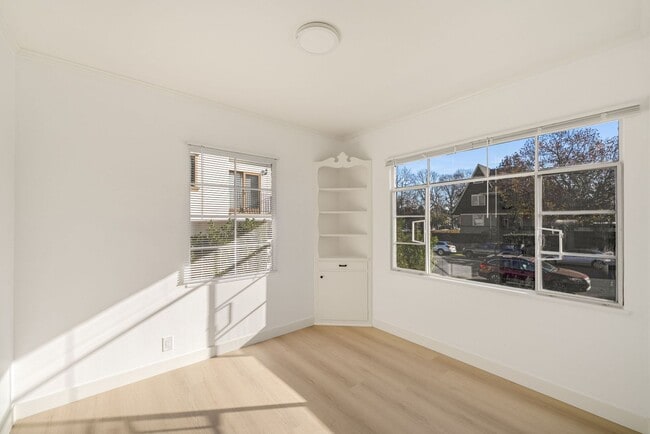 Building Photo - 35-35 Kennebec Ave