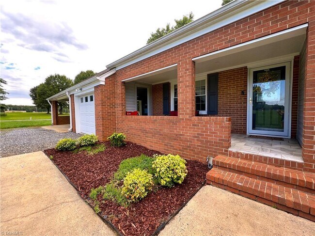 Building Photo - 1761 Ellisboro Rd