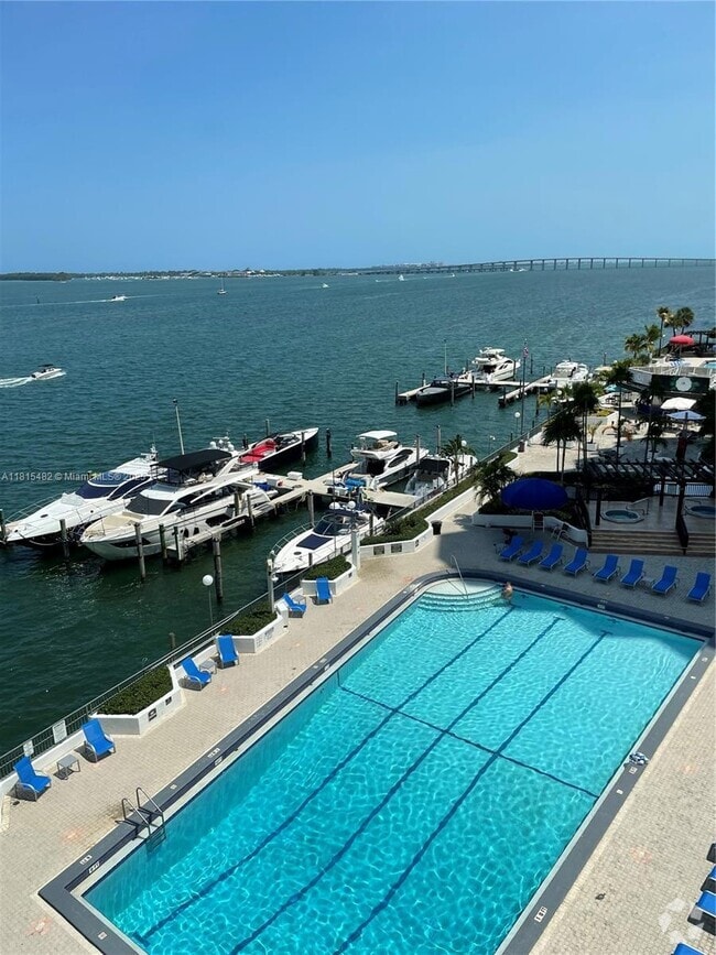 Building Photo - 801 Brickell Bay Dr