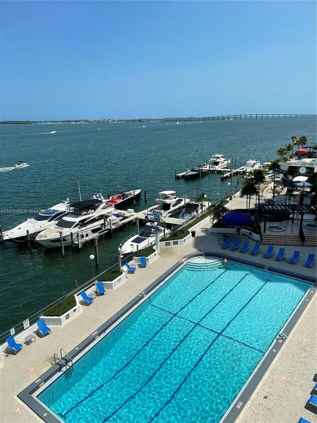 Foto principal - 801 Brickell Bay Dr