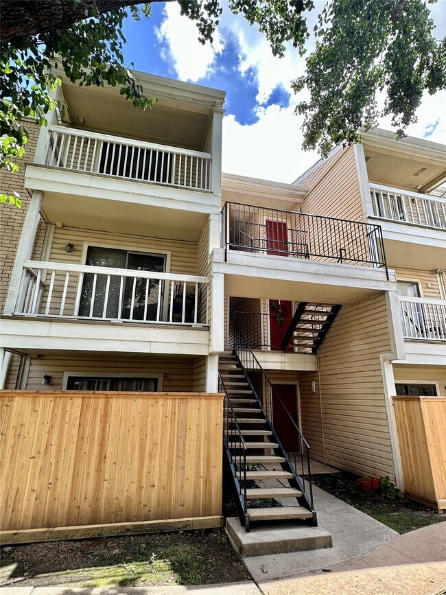 Foto del edificio - 2750 Holly Hall St