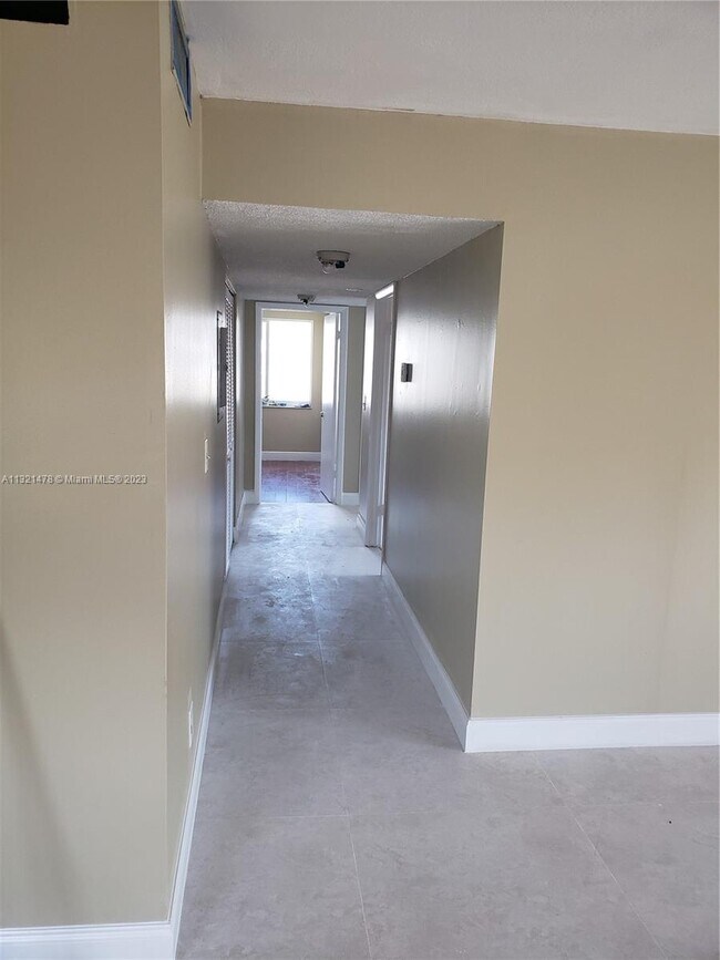 Foto del edificio - 1930 NW 119th St