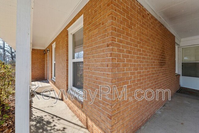 Foto del edificio - 4431 Roxbury Dr