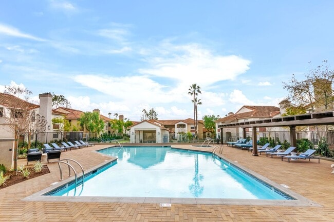 Interior Photo - Laguna Serrano