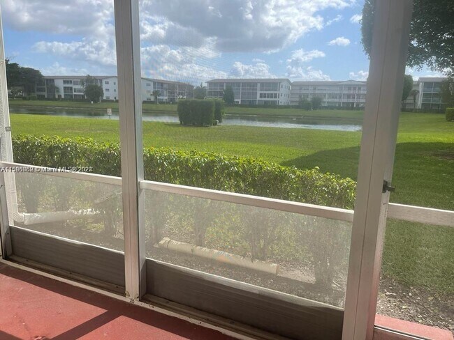 Building Photo - 49 Brighton B