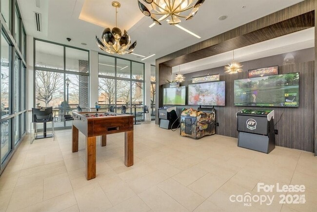 Building Photo - 205 S Kings Dr