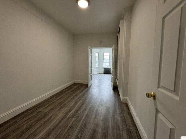 Foto del edificio - 72 Rose Ave