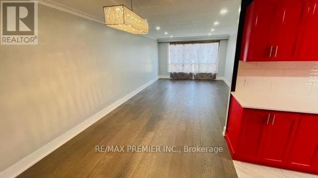 Building Photo - 102 Northover St