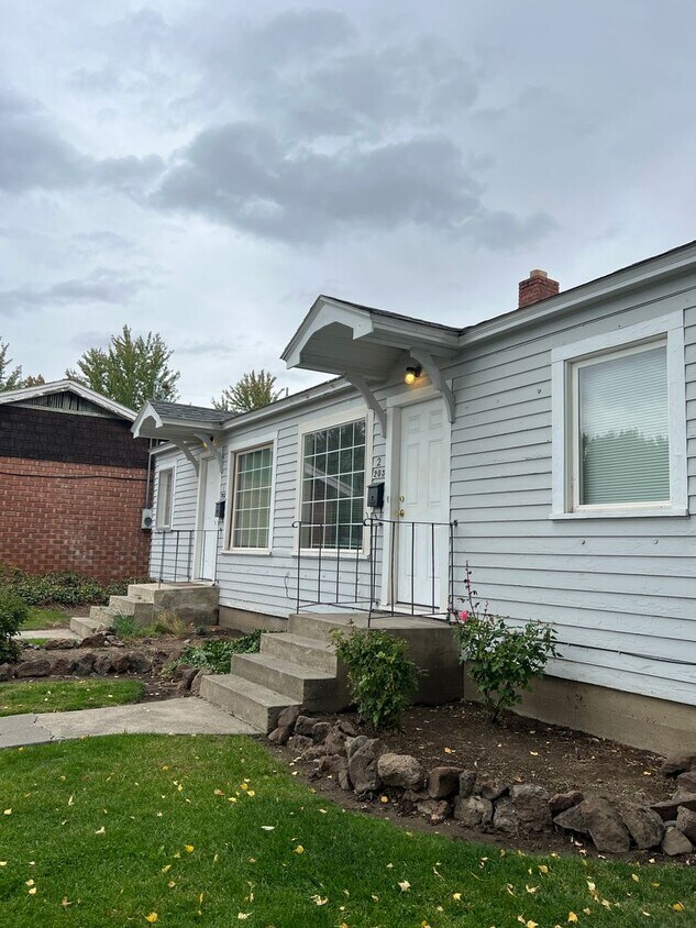 203 S 9th Ave Unit 1, Yakima, WA 98902 Room for Rent in Yakima, WA