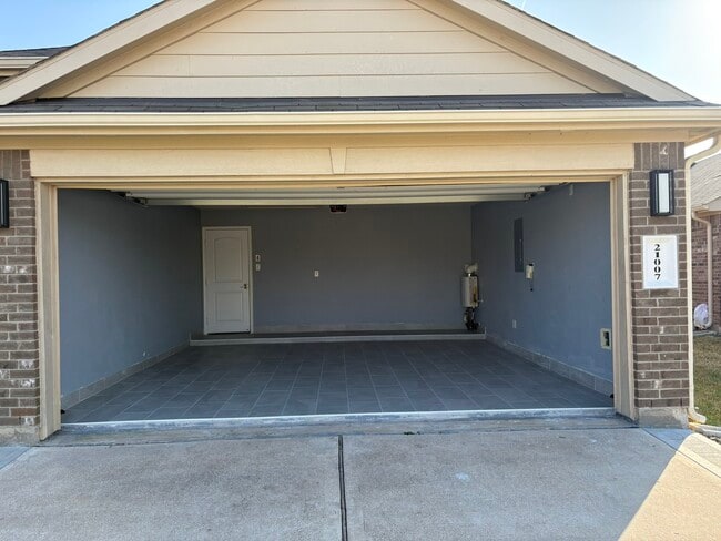 Building Photo - 21007 Whitehaven Bluff Trail