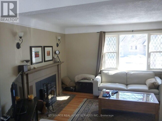 Building Photo - 40 Marlowe Crescent
