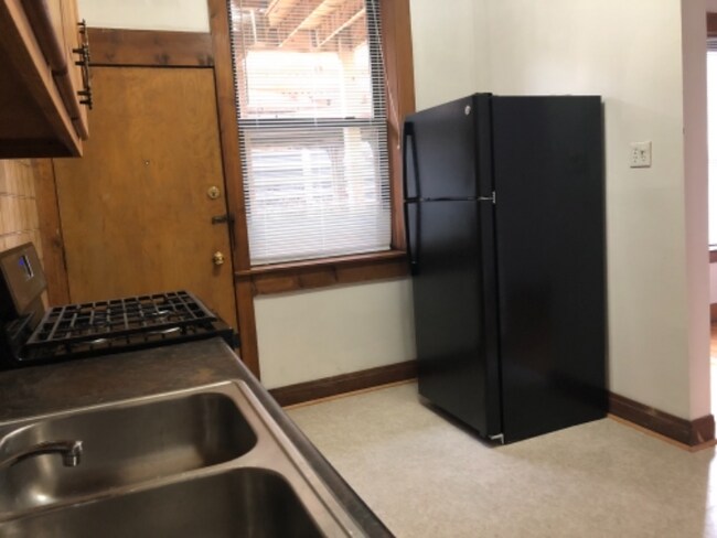 Foto del edificio - 3834 N Wilton Ave