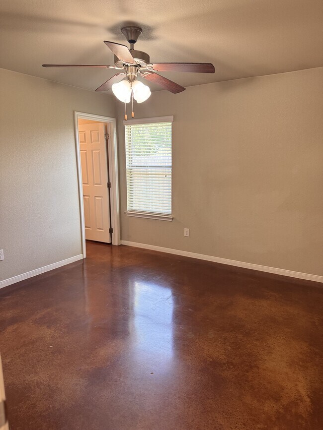 Building Photo - 2204 Indian Trail