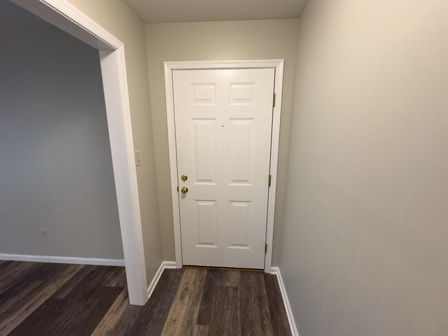 Building Photo - 4501 N Hedgerow Dr
