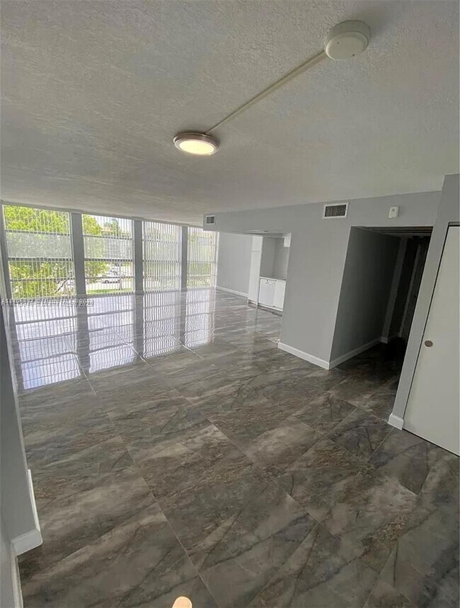 Foto del edificio - 2101 Atlantic Shores Blvd