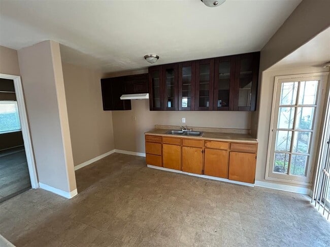 Foto del edificio - 2 bedroom, 1 bath Front unit of Duplex - *...