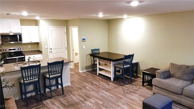 Foto del edificio - 7355 Raimee Brk St