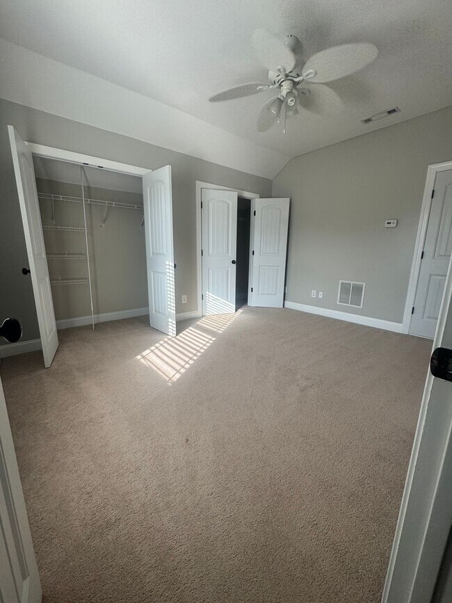 Foto del edificio - Available Now Charming Resort-Style Home f...