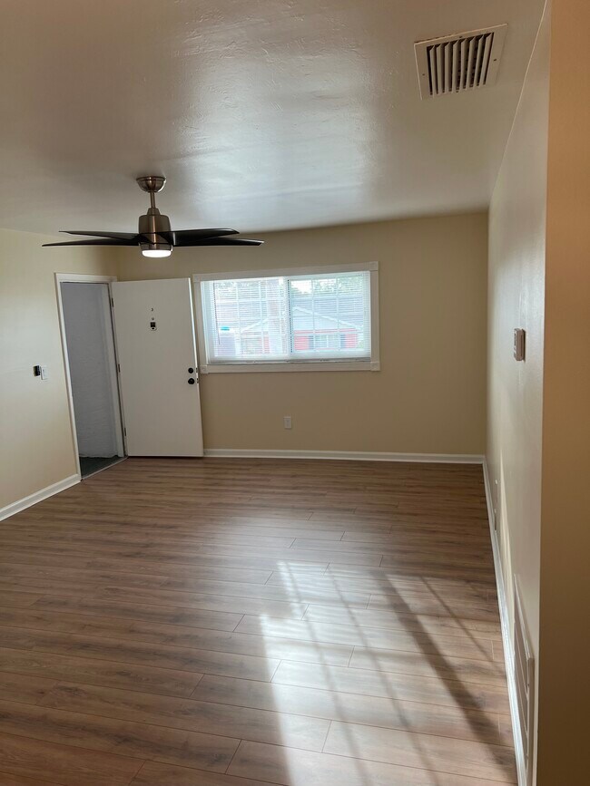 Foto del edificio - 7007 Cedarhurst Dr