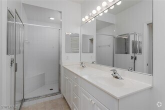 Building Photo - 450 Robin Hood Cir