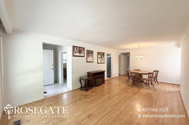 Photo du bâtiment - Spacious 3-Bedroom Main Floor Home in Scar...