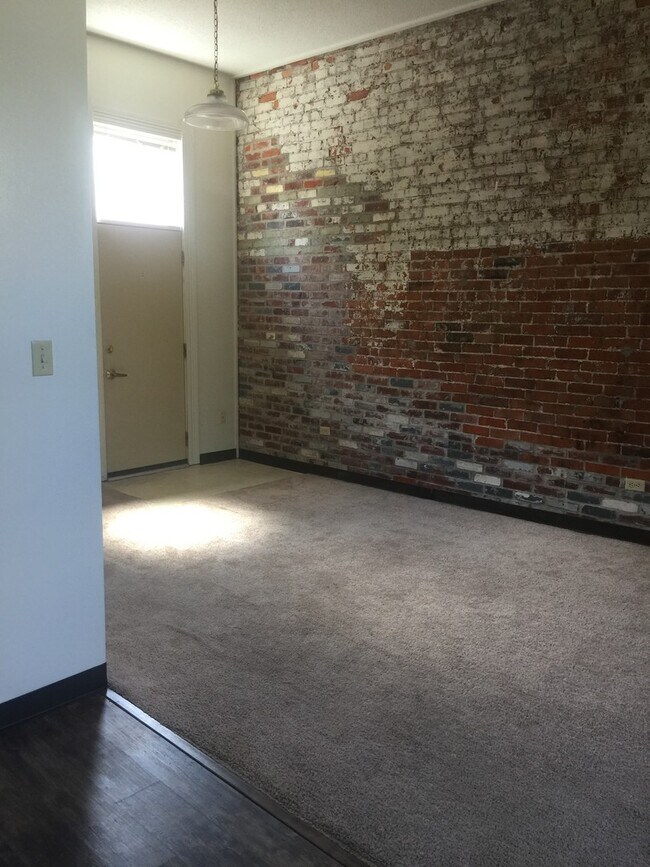 Foto del edificio - 600 N Grant St