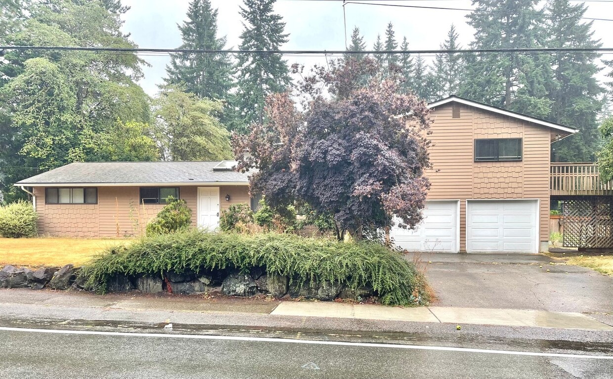 Primary Photo - Spacious 4-Bedroom Home on Corner Lot in E...