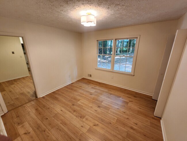 Foto del edificio - 1130 Woodlands Rd