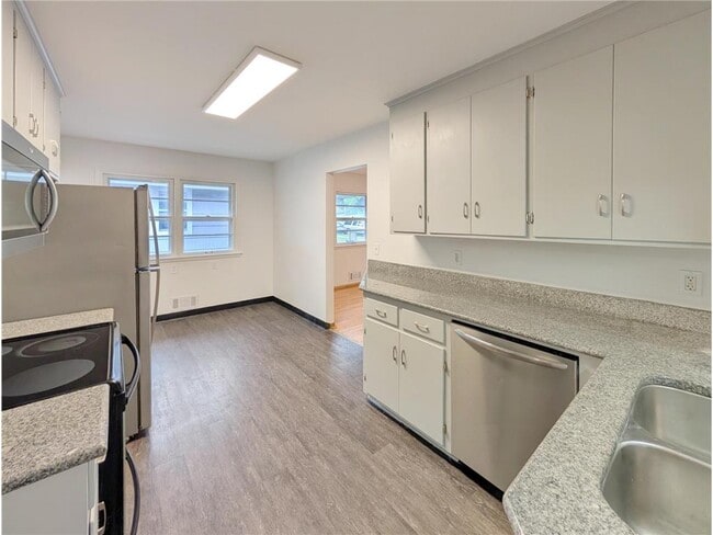 Building Photo - 5713 Xerxes Ave S