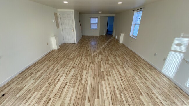 Foto del edificio - 1294 N Mountain Rd