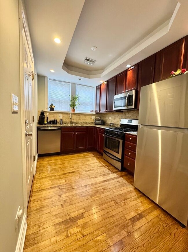 Foto del edificio - 7048 N Damen Ave