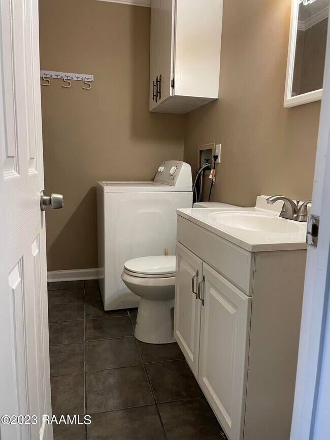 106 S Parkwood Dr, Youngsville, LA 70592 Townhome Rentals in