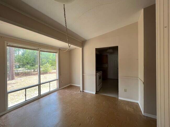Foto del edificio - 16 Kurthwood Rd