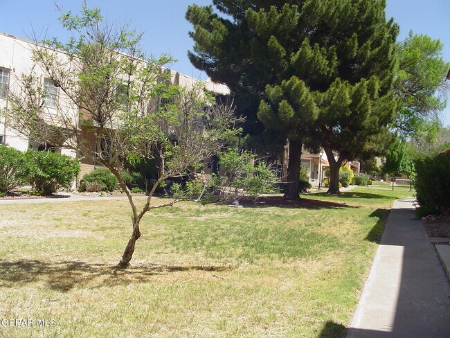 Building Photo - 281 Maricopa Dr