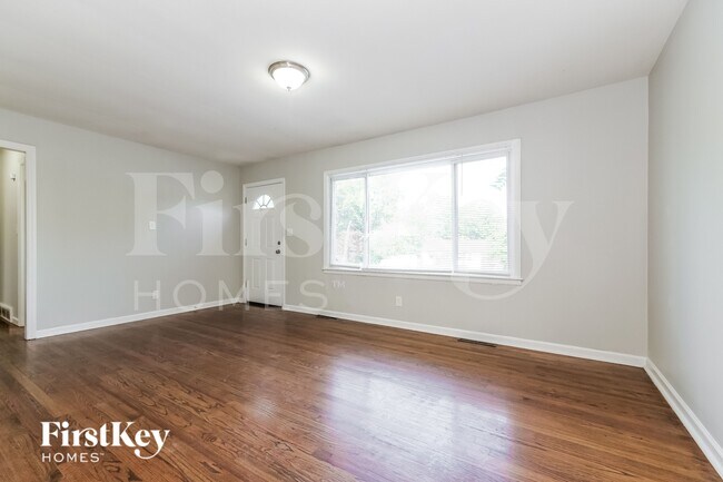 Foto del edificio - 5915 Blue Ridge Blvd
