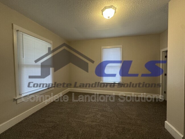 Building Photo - 1106 S 11th 1/2 St